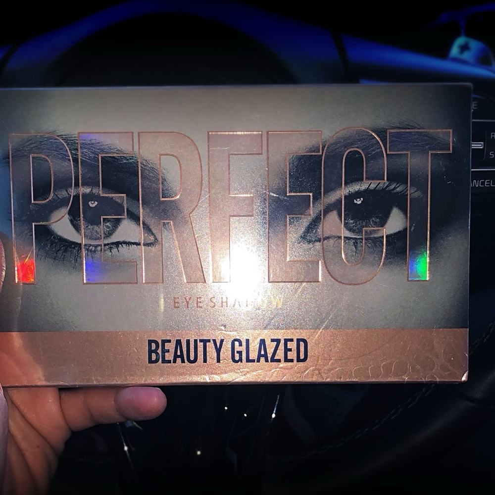 Beauty Glazed Matte/Shimmer Eyeshadow Pallete - Picture 2 of 4